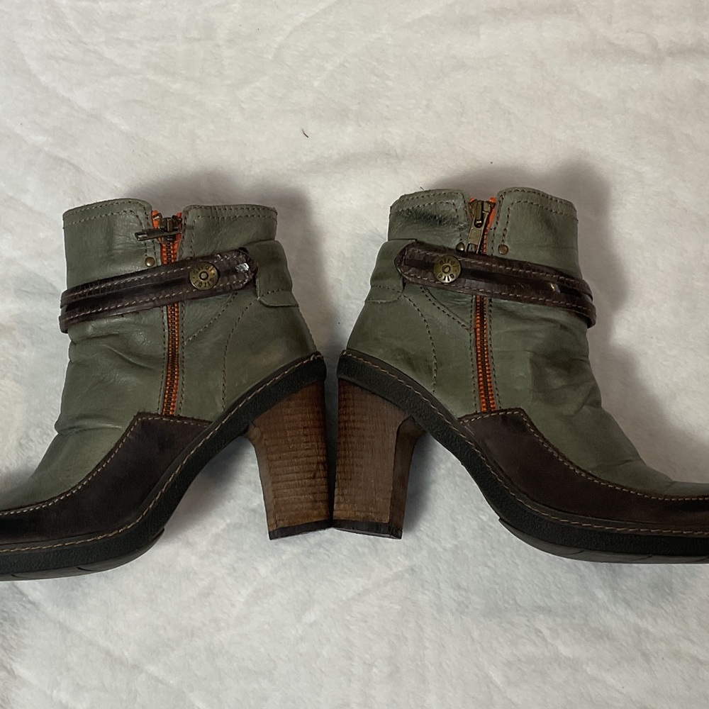 Stylish Grey and Brown Women's Ankle Boots